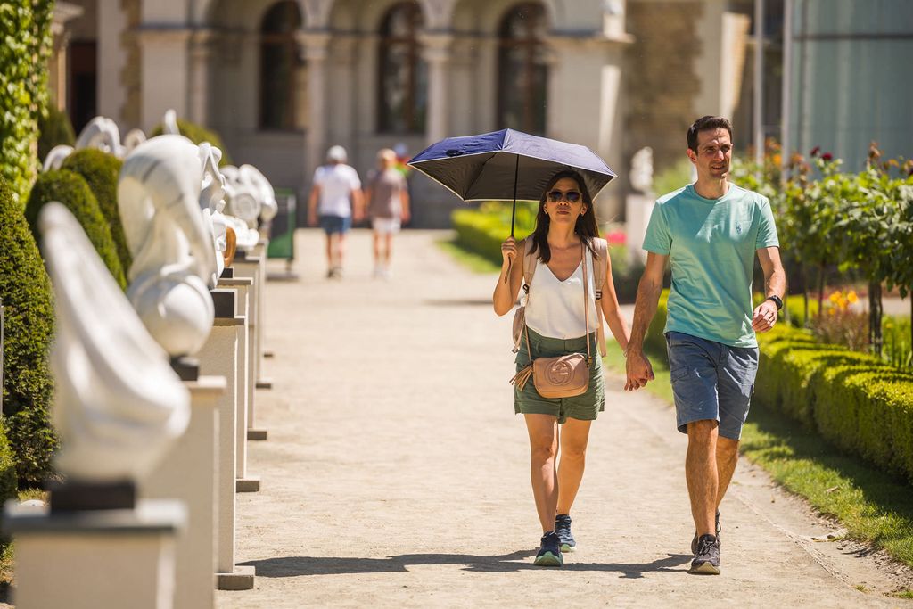 Hőség nyár meleg kánikula hőségriadó turisták szökőkút Várkert bazár
20250625 Budapest
fotó: Németh András Péter NAP