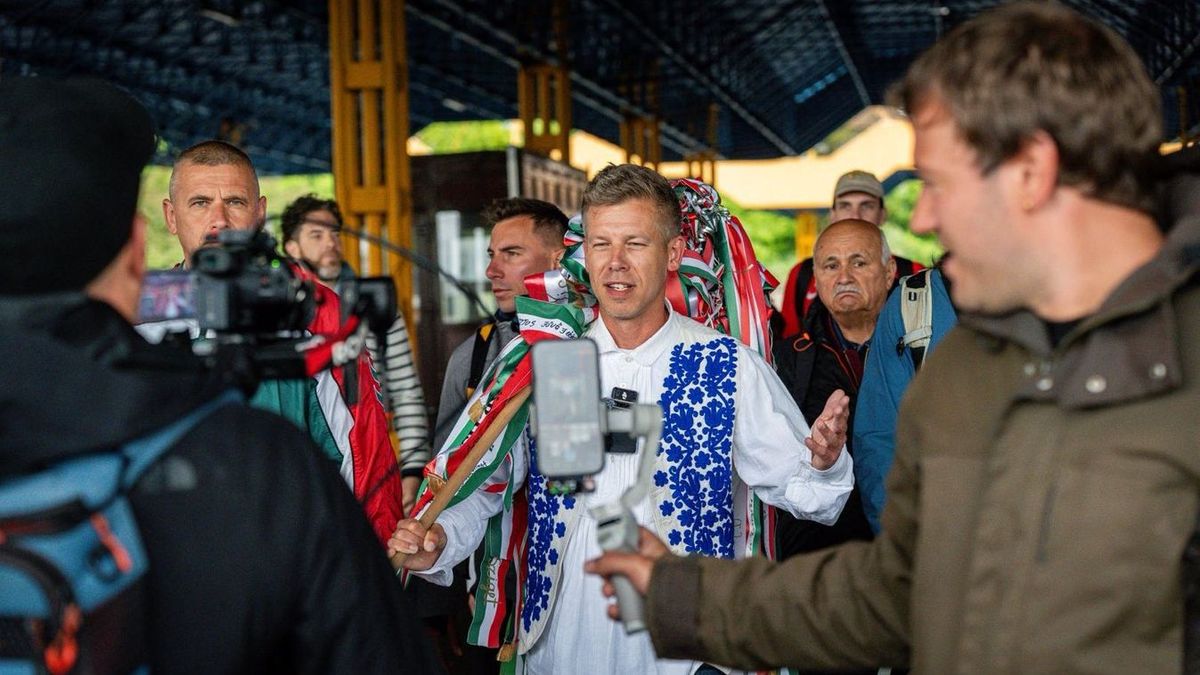 „Ez nem segítség volt, hanem kampány” – helyretette az erdélyi politikus a Parajdon pózoló Magyar Pétert