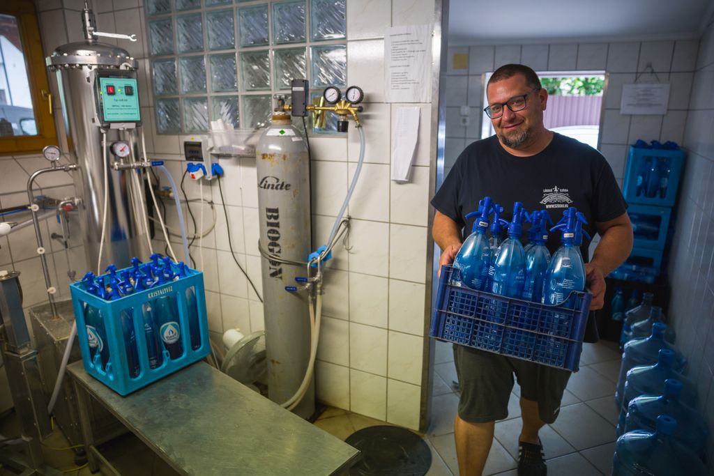 László szóda szikvizes család Bicskei szikvizes manufaktúra üzem
20250716 Bicske
fotó: Németh András Péter NAP