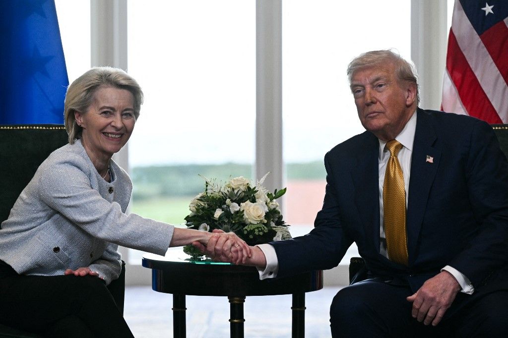 EU-USA megegyezés: Urusla von der Leyen és Donald Trump Skóciában. Brendan SMIALOWSKI / AFP