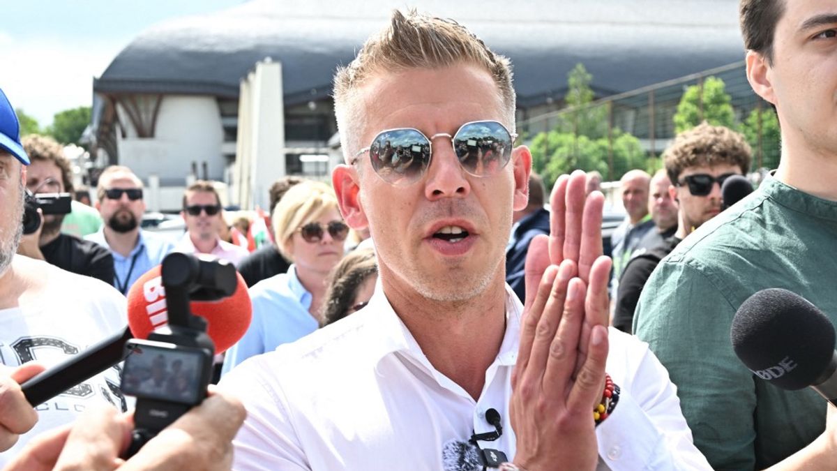 Elindította a lavinát Bayer Zsolt: Magyar Péteren röhög az egész internet (FOTÓK)