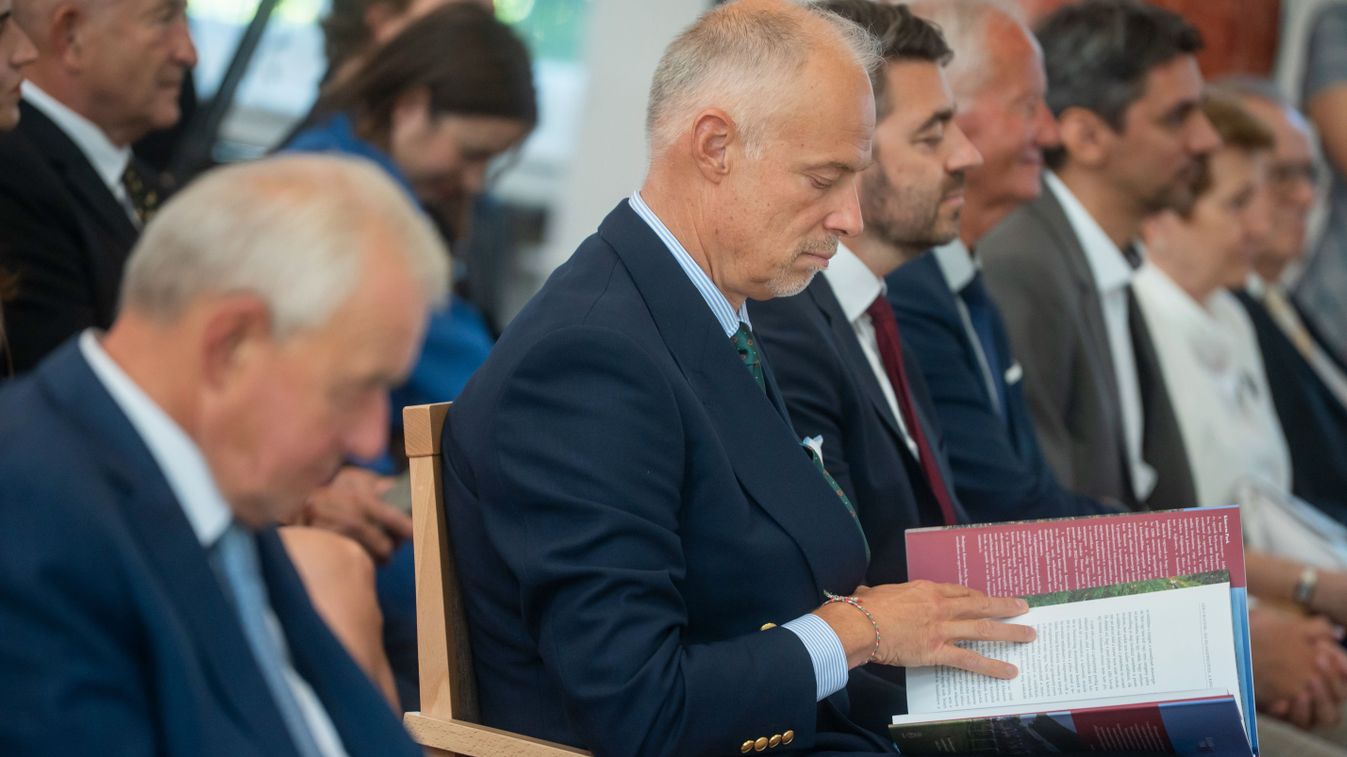 Könyv jelent meg a százéves Kincsem Parknak emléket állítva