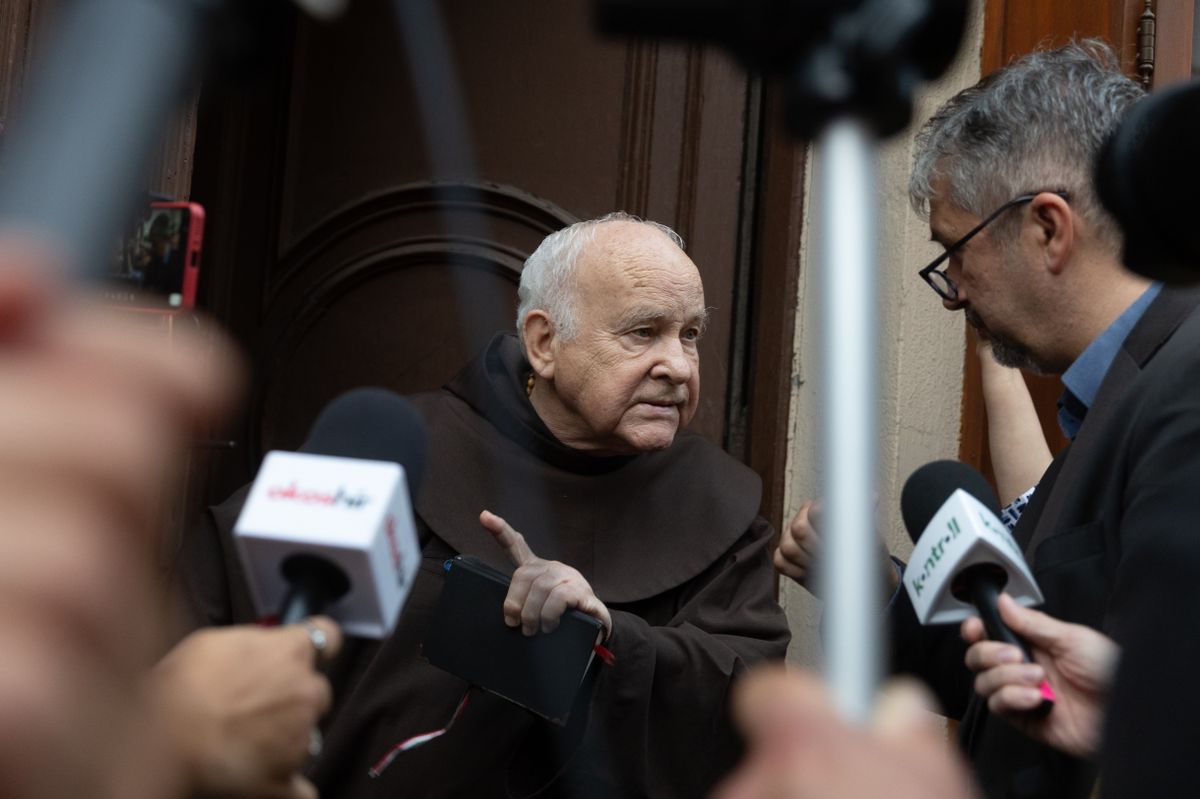 HADHÁZY Ákos