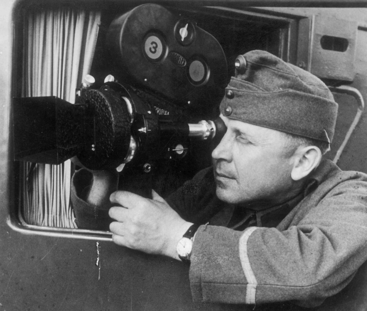 Vitéz Somogyváry Gyula haditudósítóként a második világháborúban, 1942-ben