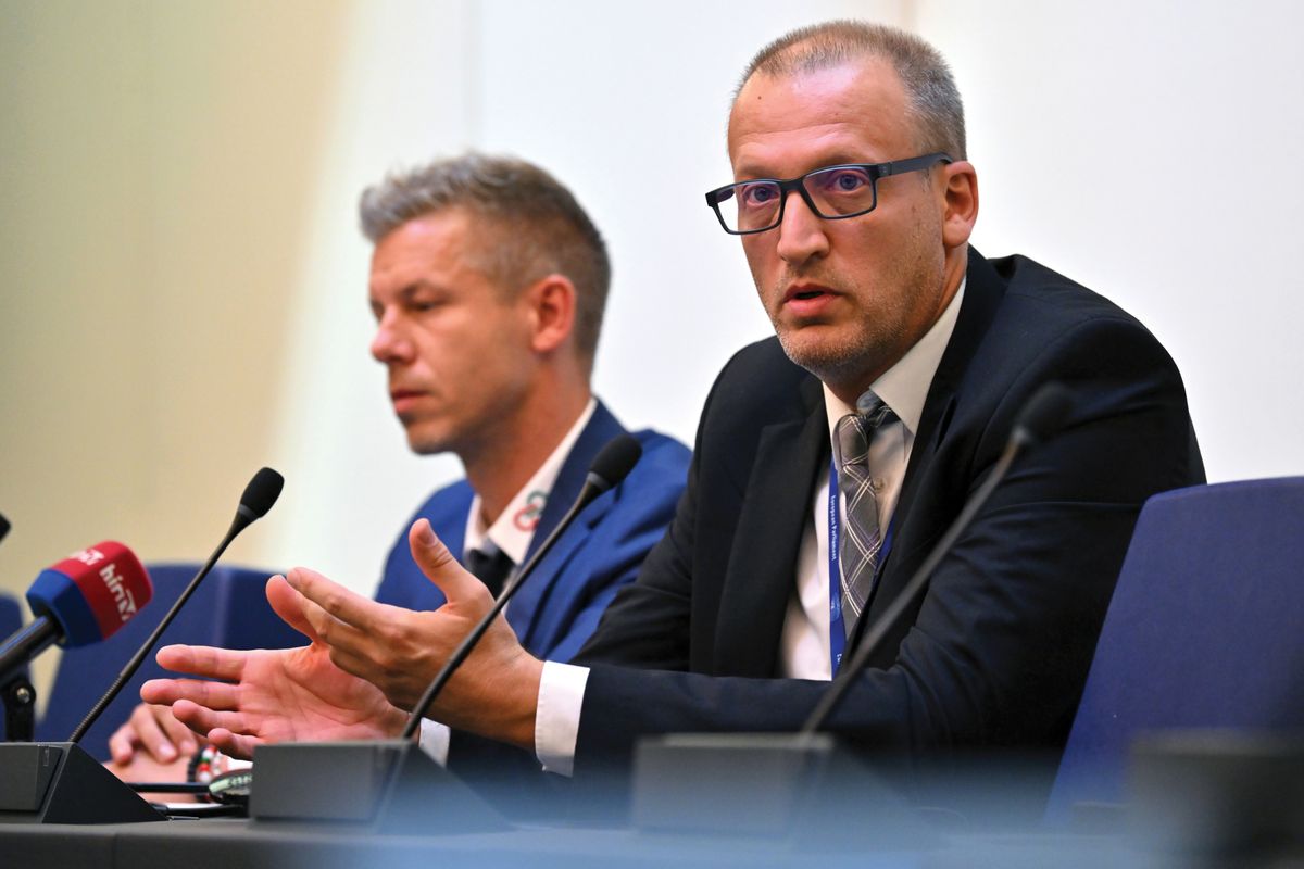 MAGYAR Péter; TARR Zoltán