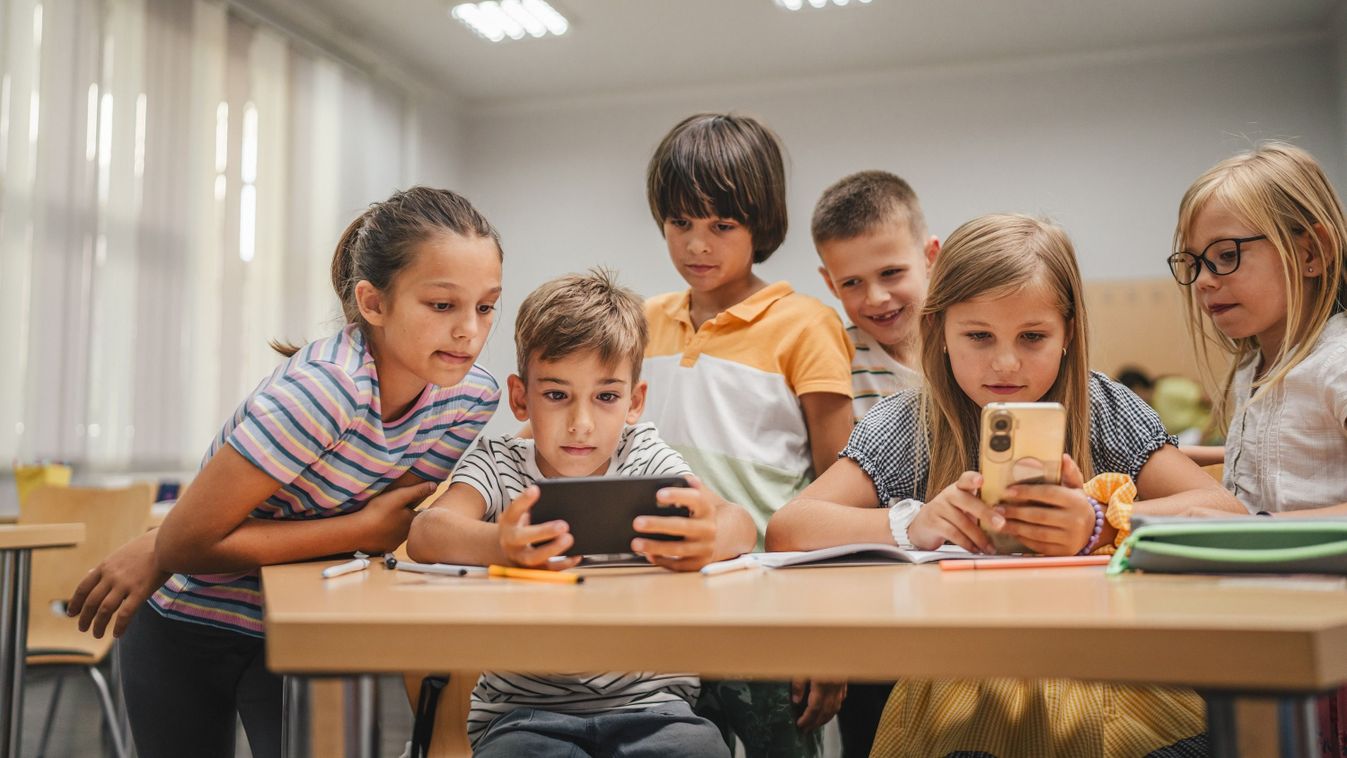 Betiltják a mobiltelefonok használatát a dél-koreai iskolákban