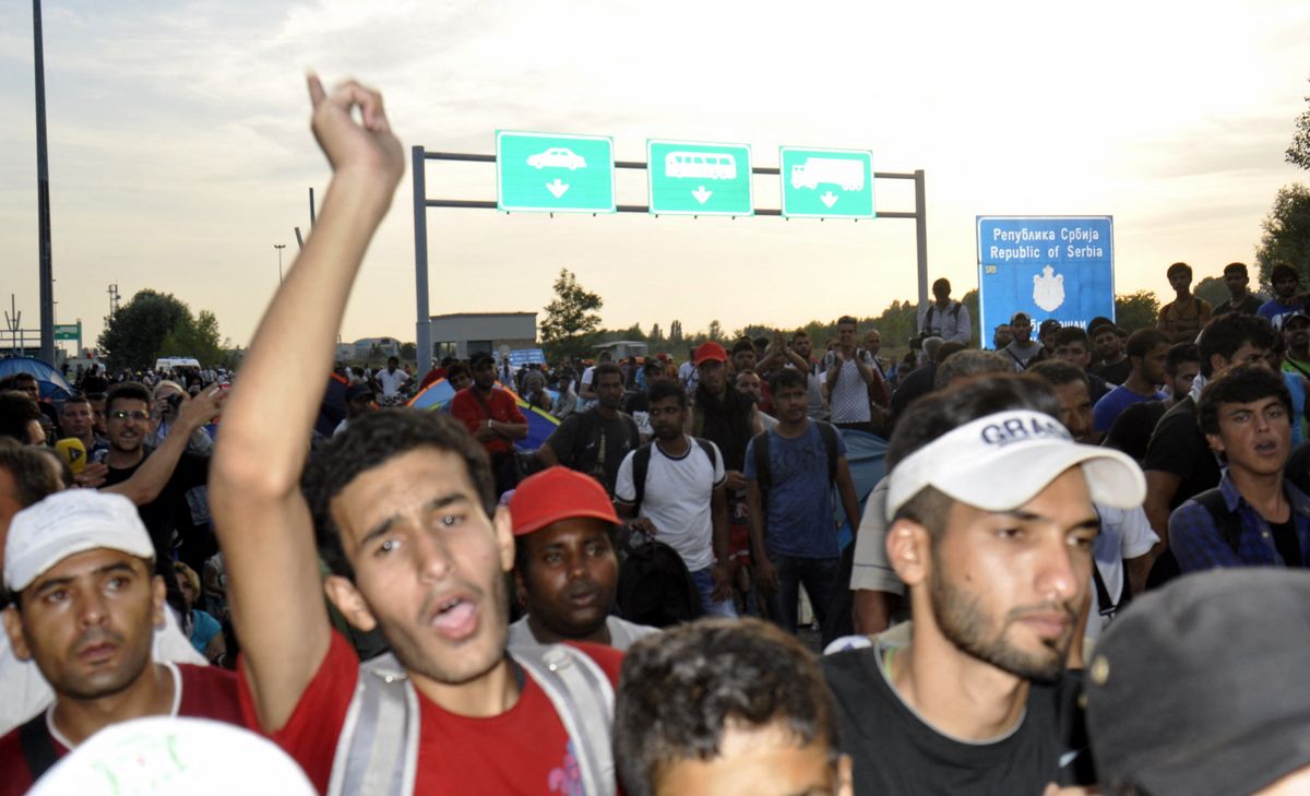Refugees have a sit-in strike on Hungarian-Serbian border