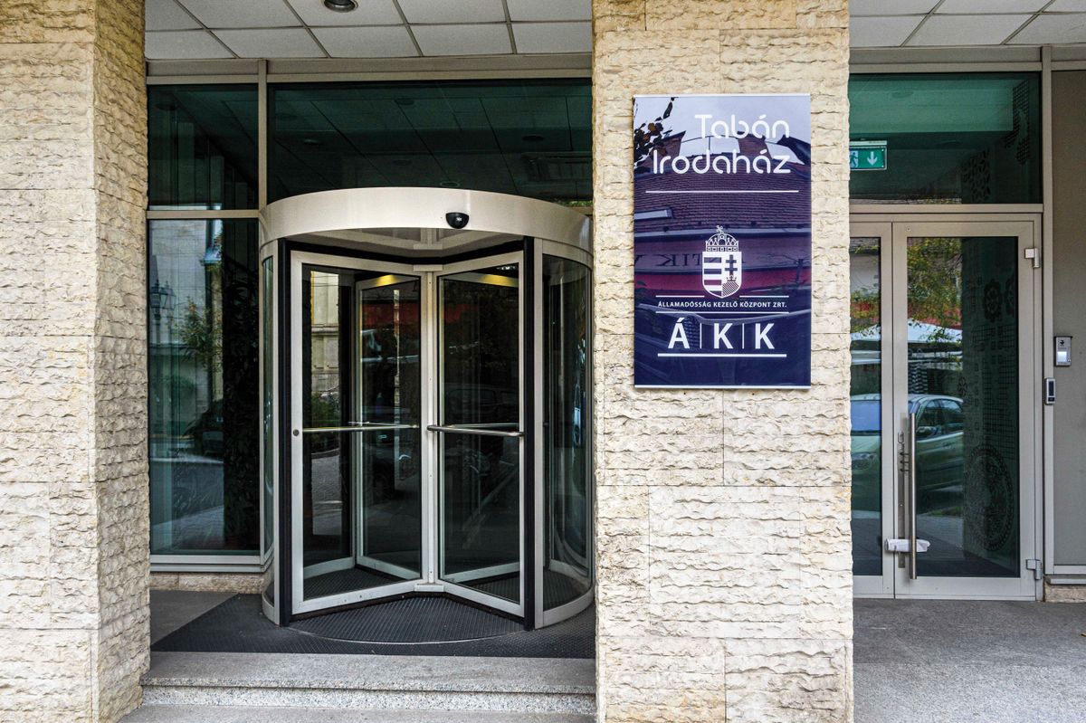 Magyarországon az Államadósság Kezelő Központ felel az állampapír-kibocsátásokért is