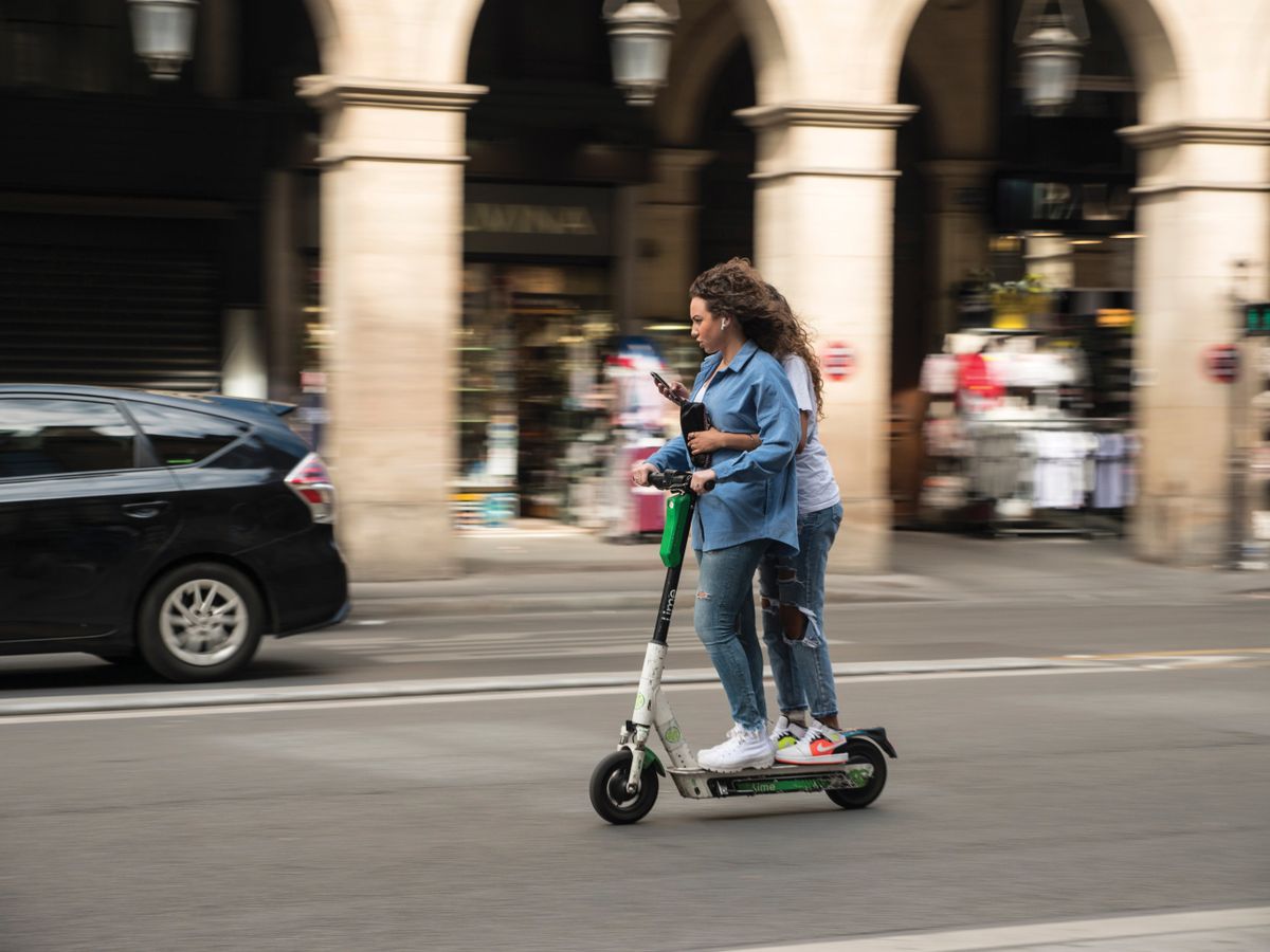 Paris,,France,-,September,03,,2020:,More,People,Use,The