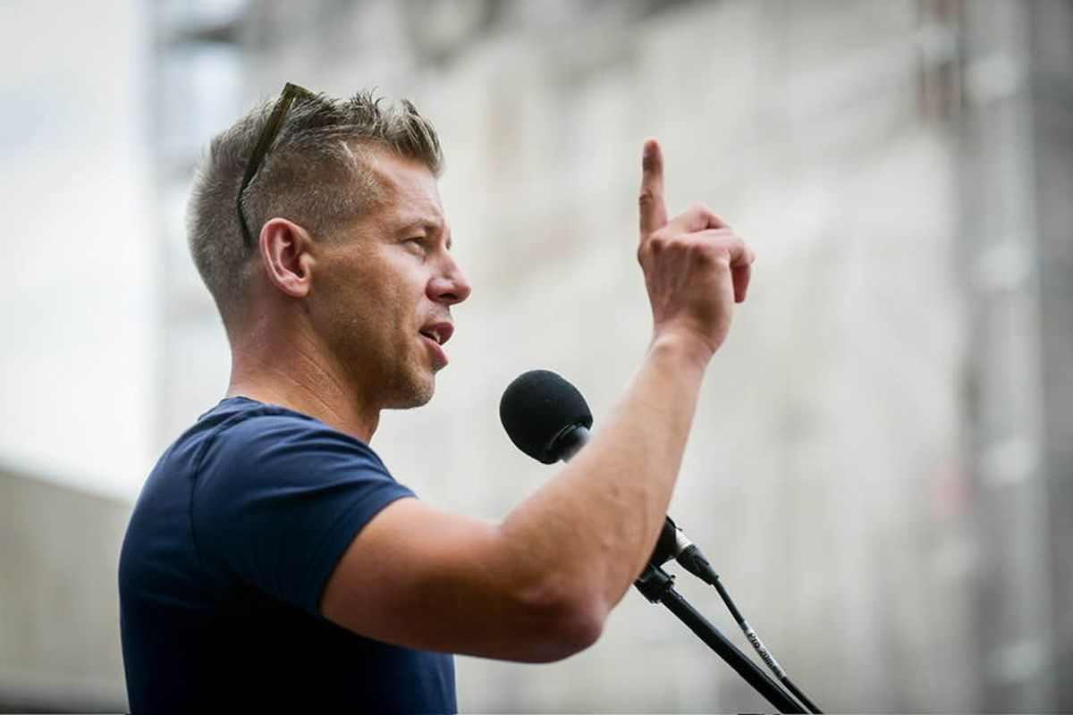 Magyar Péter, Daniel Freund védence