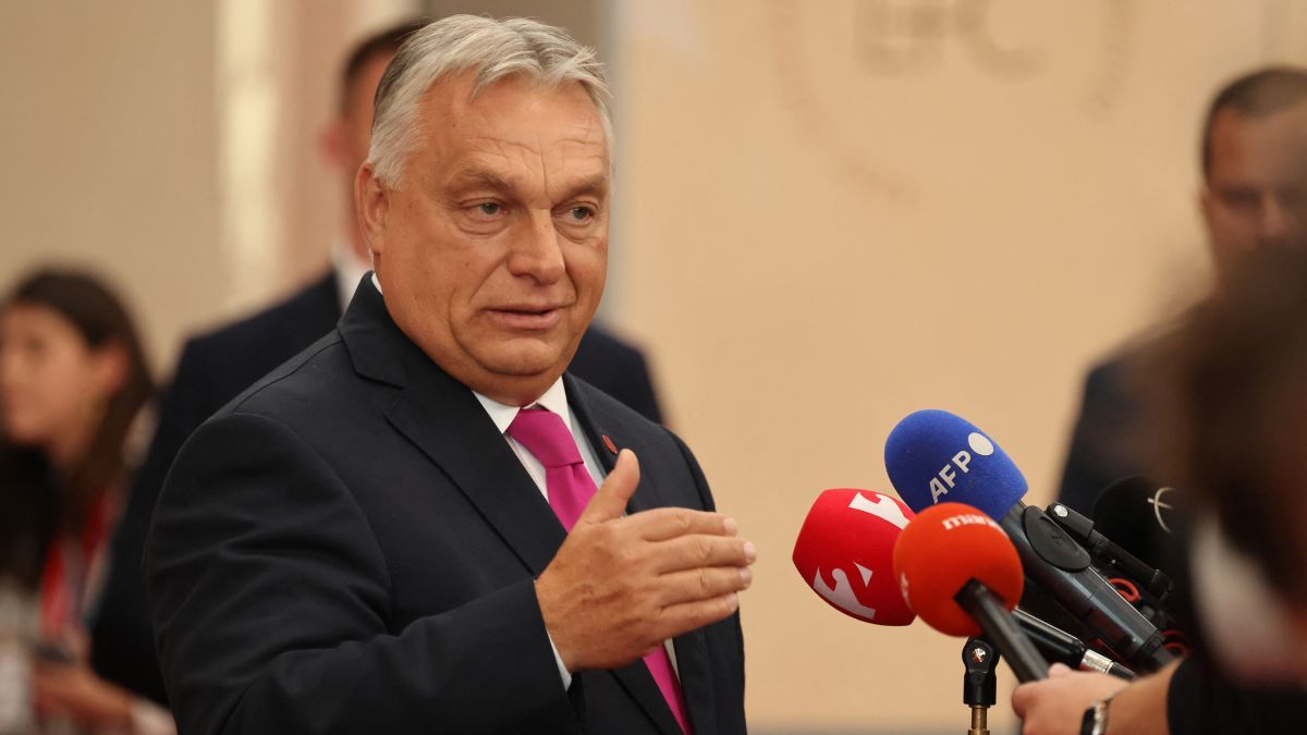 Most már senki sem tagadhatja: a csőd szélén táncol Románia, Orbán dobhatja nekik a mentőövet
