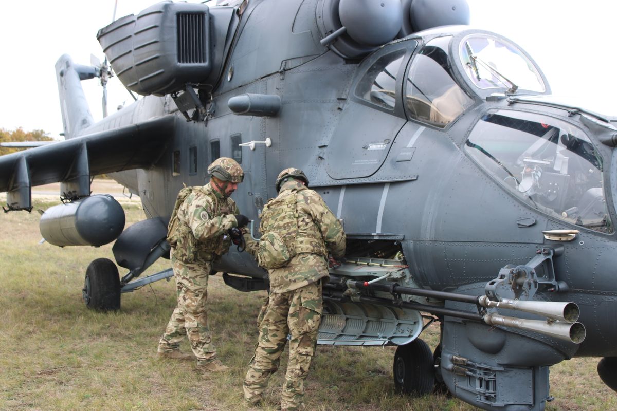 A végső bevetésen még a Mi–24P 30 milliméteres, kétcsövű gépágyúit tekinthették meg a gyakorlat résztvevői