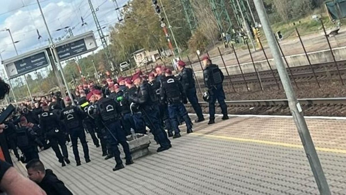 Megállították a szurkolók vonatát