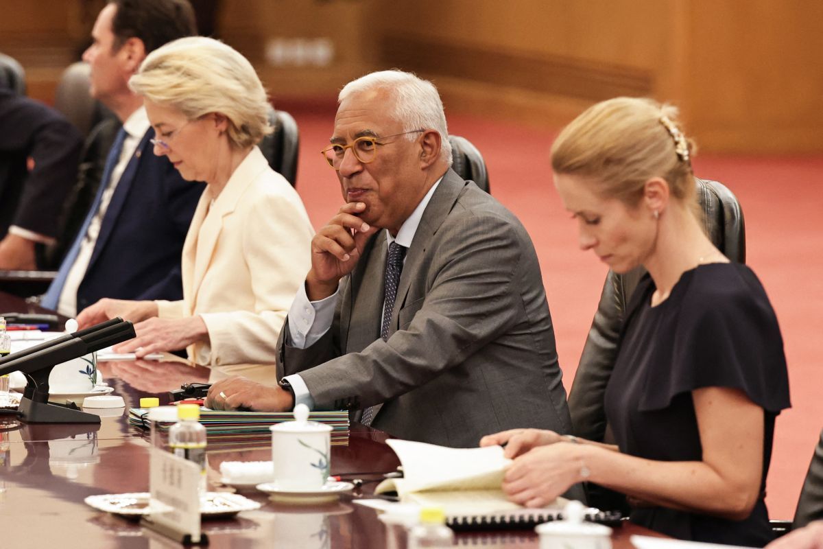 Ursula von der Leyen és Kaja Kallas Antonio Costa társaságában – Az Európai Tanács elnöke kemény üzenetet kapott Robert Ficótól