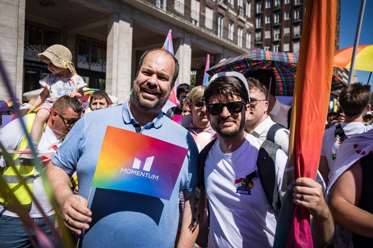 Momentum: a kormányváltás érdekében folytatják a sokak szemében ízléstelen botránypolitizálást