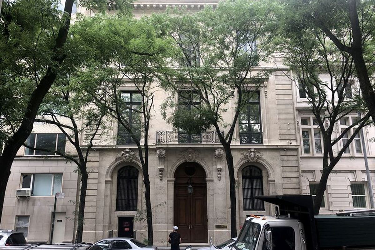 A hírhedt New York-i Epstein-villa bejárata