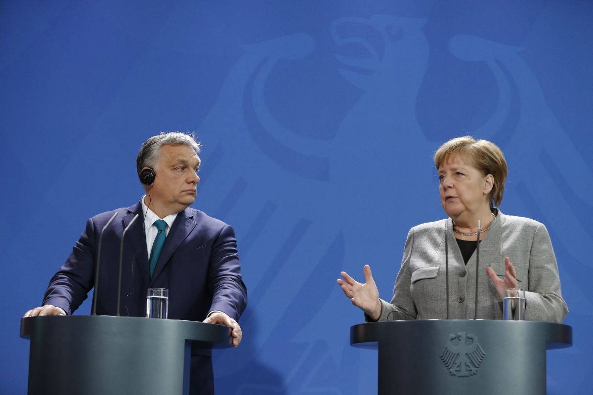 Németország kancellárjai, Merkel migráció Magyarország, Scholz magyar kormány kritikái, Merkel Ukrajna, uniós viták Németország Magyarország, német politika Kelet-Európa, CDU és Magyarország, új német kancellár, SPD és Magyarország, Kohl rendszerváltás Magyarország, Merkel látogatása Budapesten, Schröder orosz kapcsolatok és Magyarország, Scholz és Orbán találkozó, német kancellár fizetése,