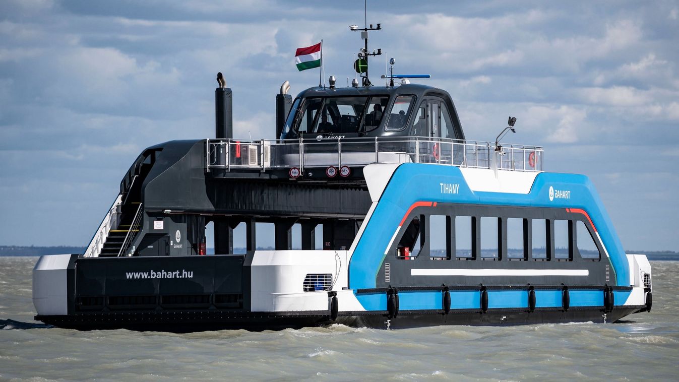 Még járnak a menetrendi hajók a Balatonon