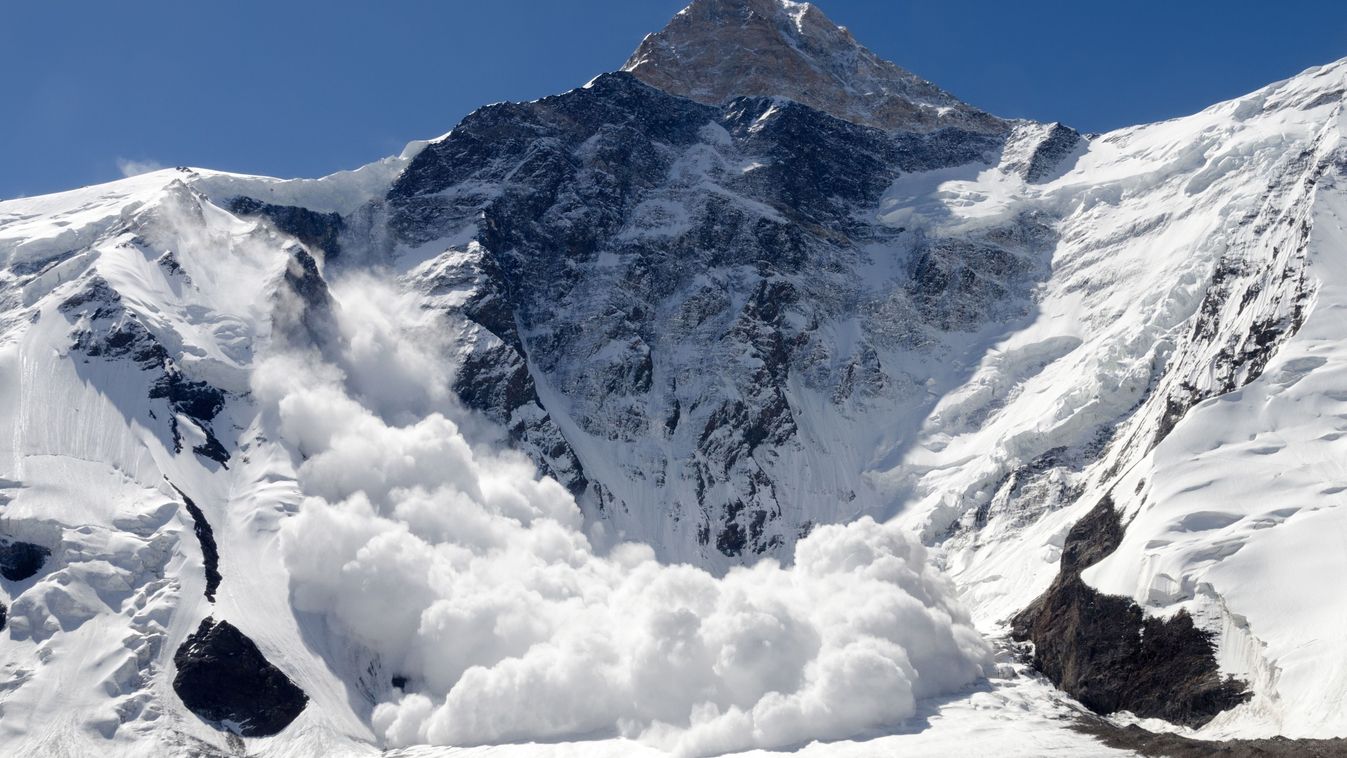 Avalanche,From,Khan,Tengri,Peak,,Central,Tian,Shan,,Kazakhstan, lavina