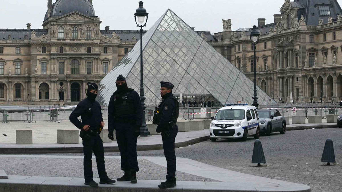 A Louvre már nem elég biztonságos: újabb műtárgyakat vittek el titokban a...