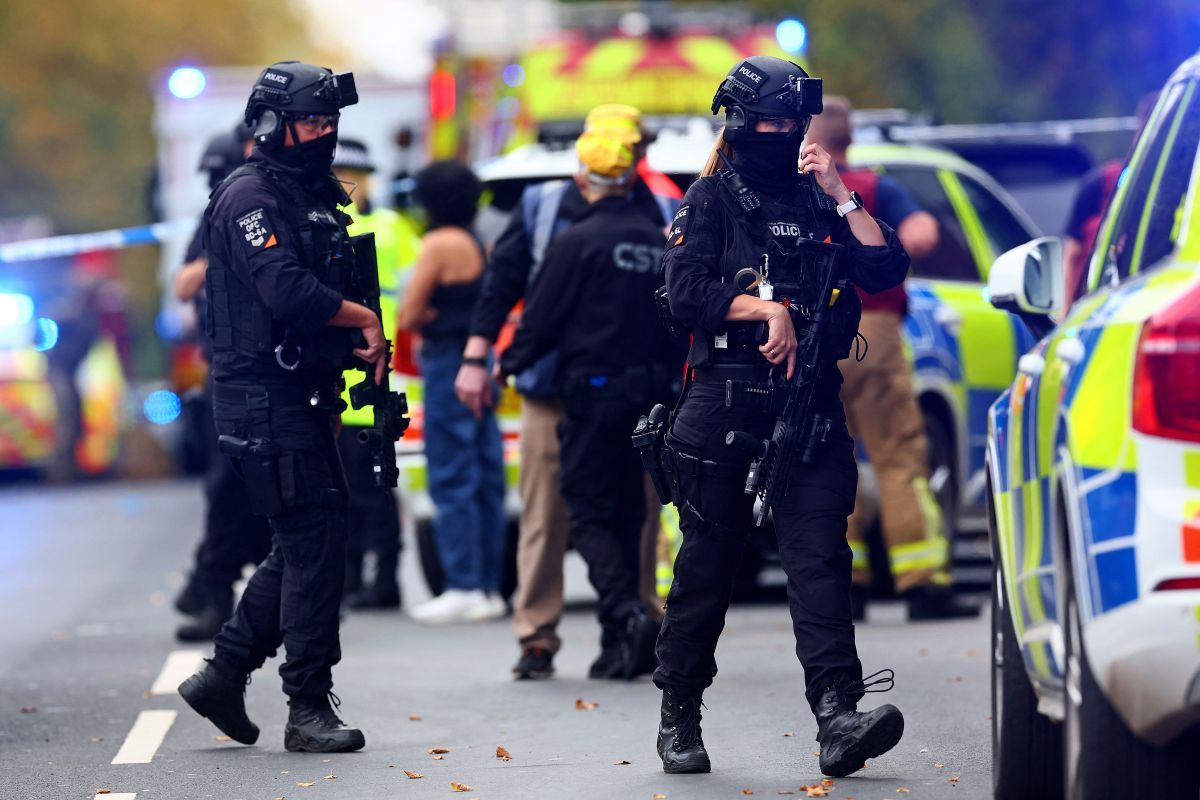 Rendőrök a manchesteri zsinagóga elleni  terrortámadás idején