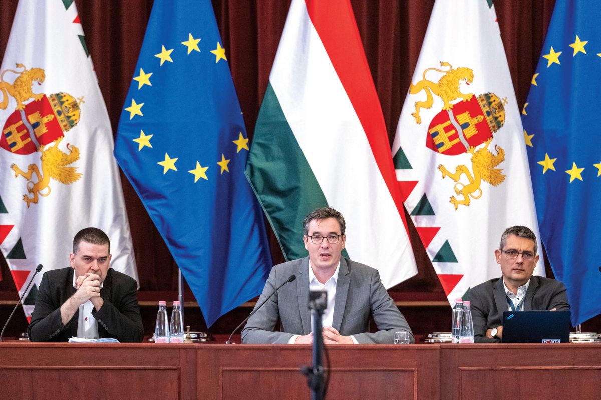 KARÁCSONY Gergely; SZÁMADÓ Tamás; KISS Ambrus