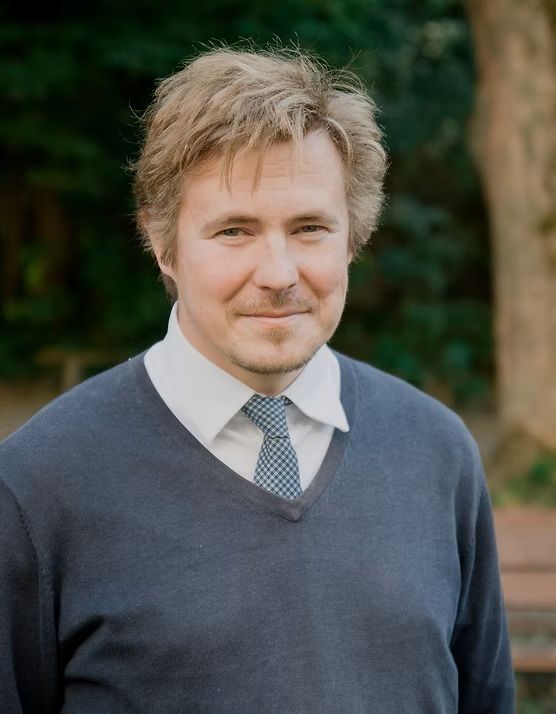 Juraj Šúst szerint a módosítás a természetes rend megerősítése és a civilizációs válságra adott válasz.