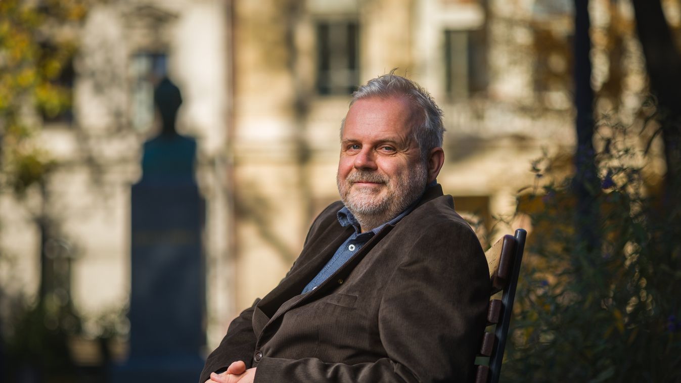 Katonatiszt a kémregényben