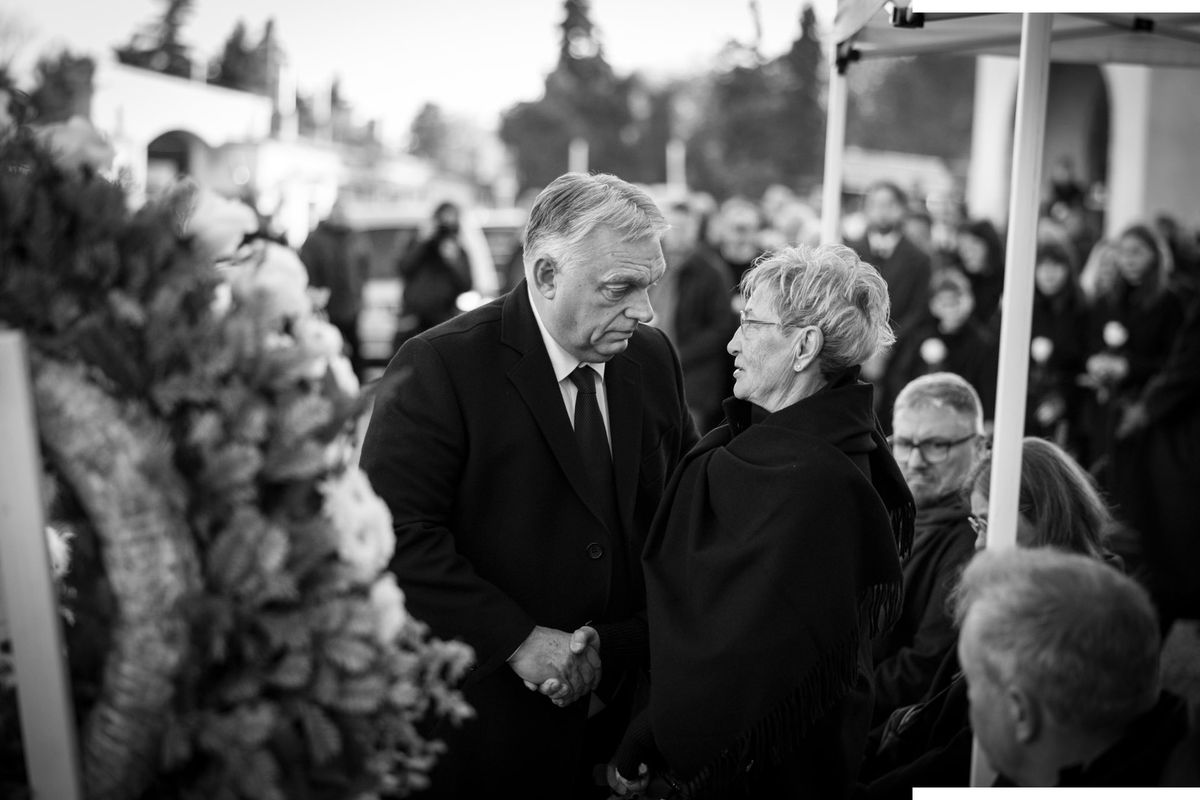 Orbán Viktor Mezey György ravatalánál