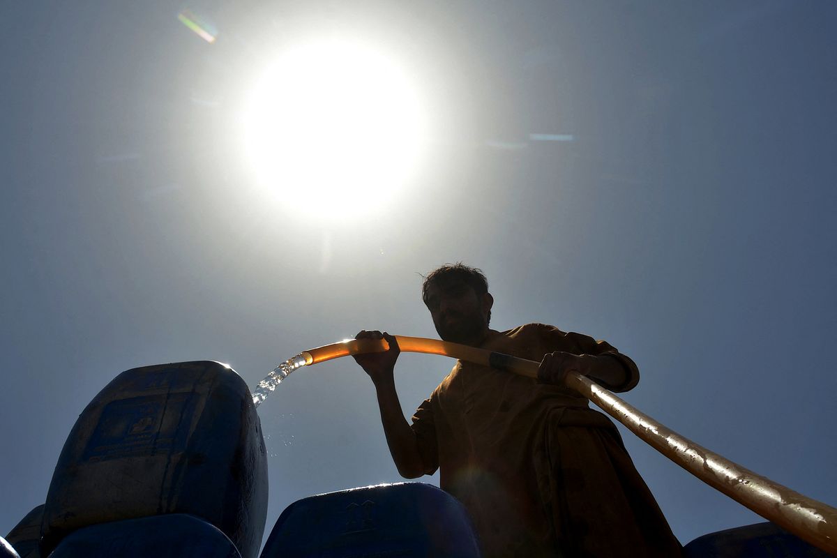 Négy éven át működött egy illegális vízrendszer Craiován. Románia, ahol a férfiakat nem a tetteikért, hanem a józan eszükért büntetik.