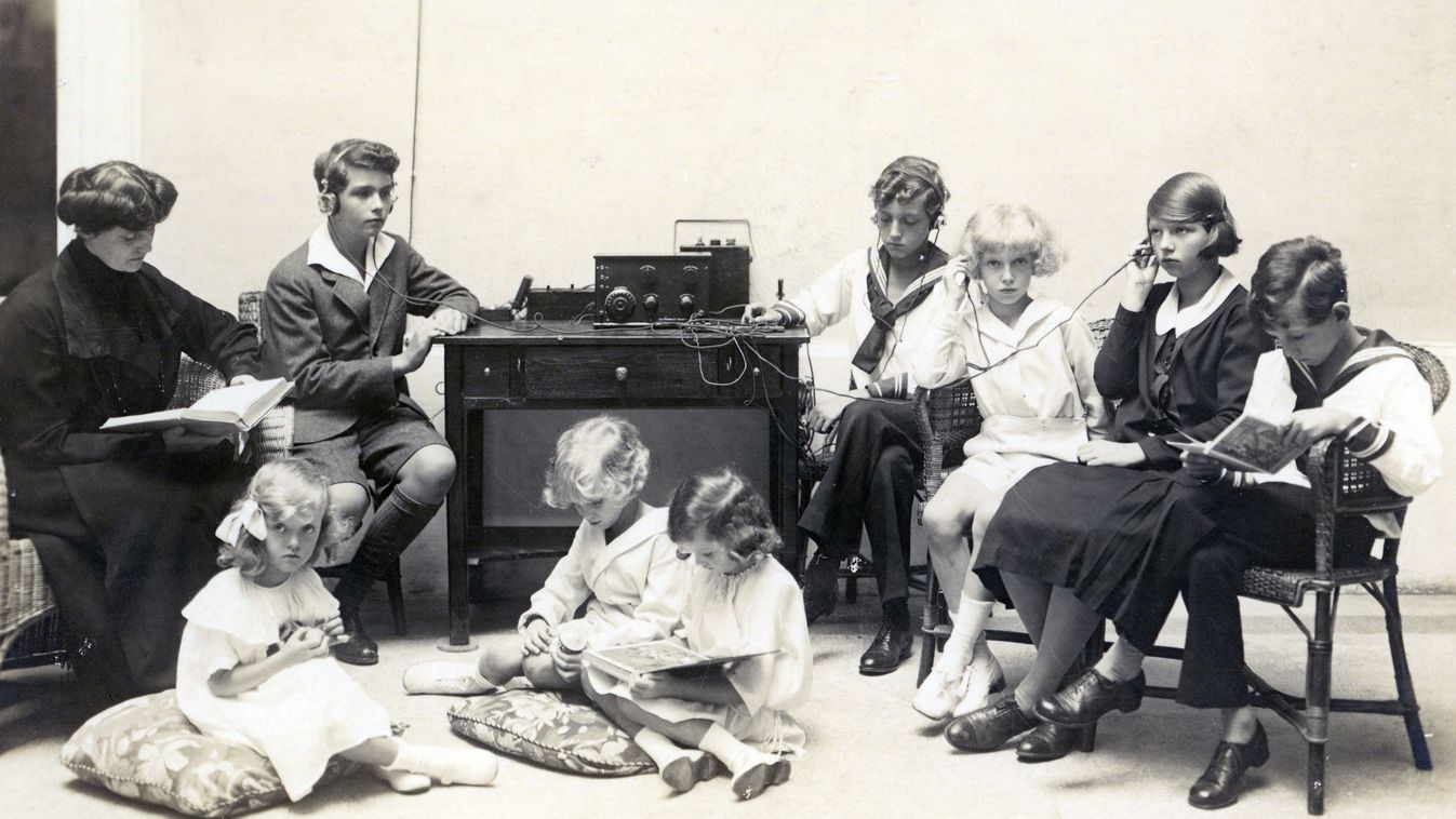 Megszólalt a rádió