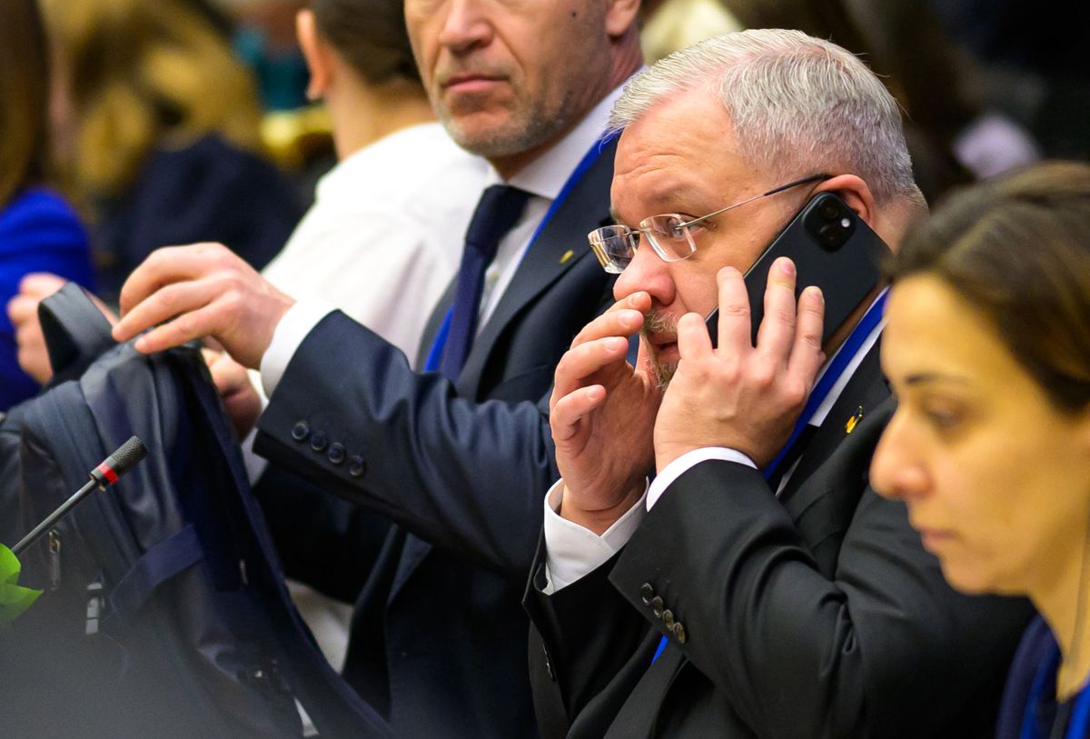 Az ukrán kormány felfüggesztette Herman Haluscsenko igazságügyi minisztert. Zelenszkij kormányát újabb korrupciós botrány rázza meg.