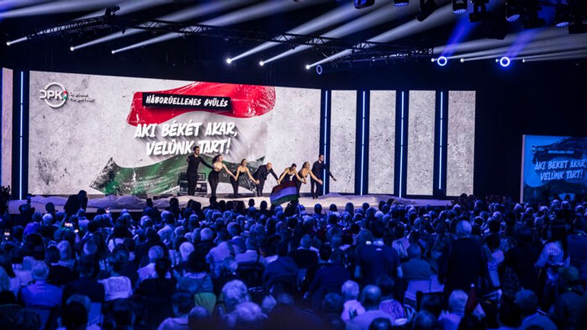 Teltházzal indult a Fidesz Háborúellenes Gyűlése Győrben