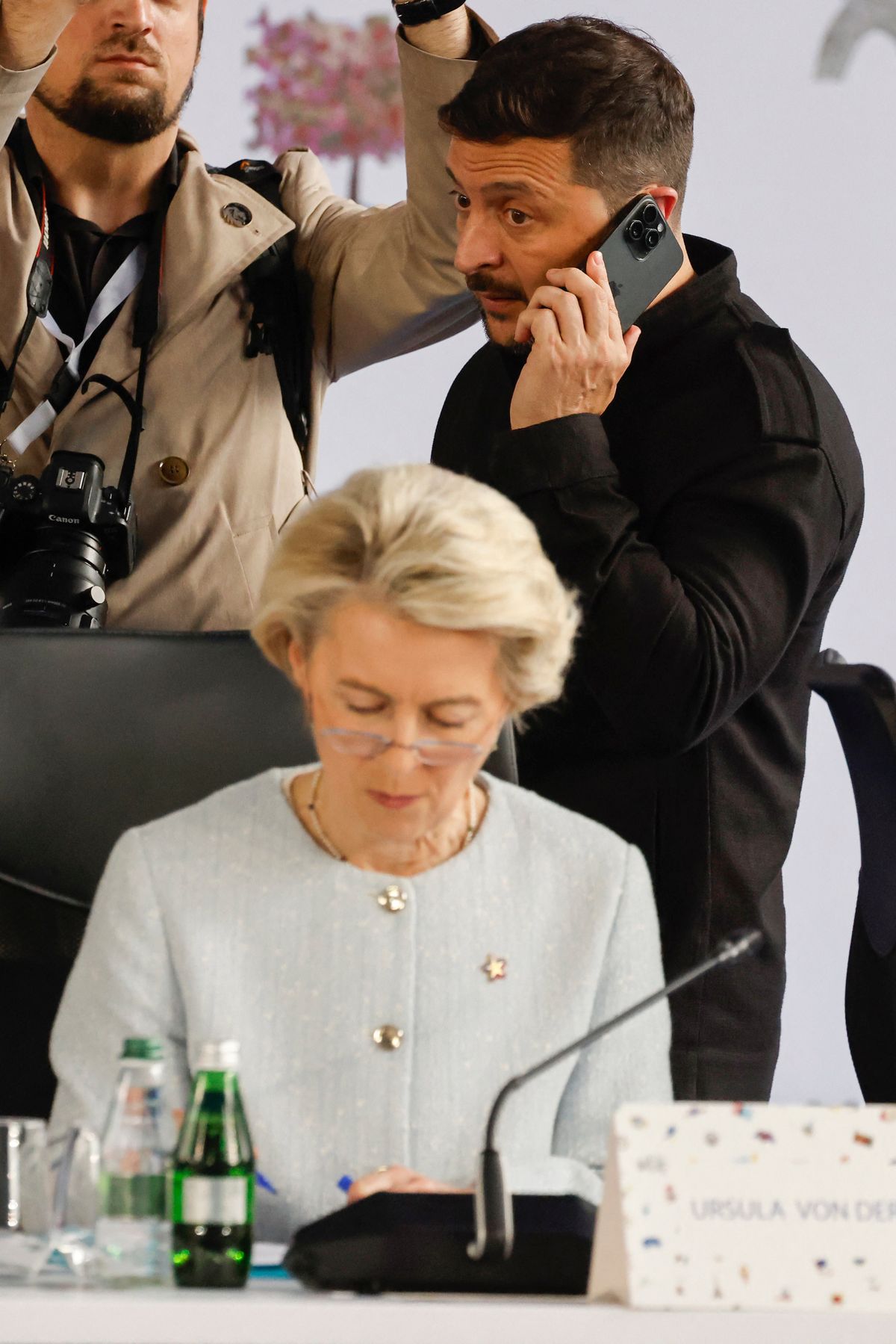 Zelenszkij aggódhat: Brüsszel most először kimondta, hogy az Ukrajna EU-csatlakozásához szükséges reformok akadoznak.