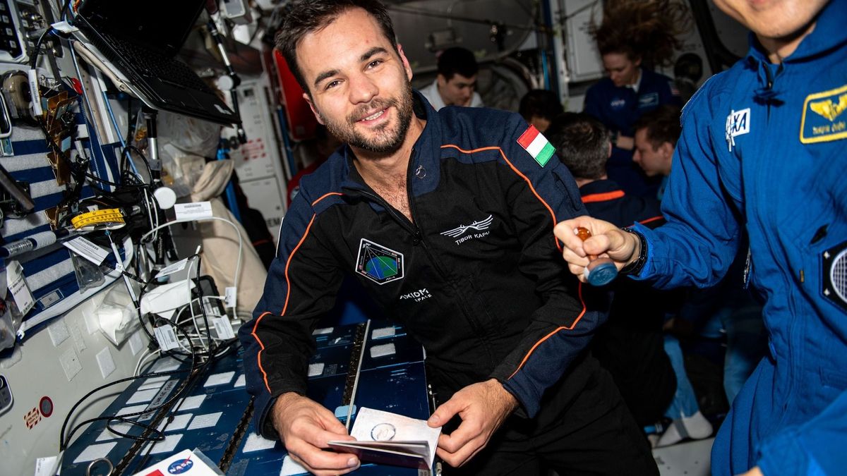 Űrkutatás: Kapu Tibor, Magyarország második kutatóűrhajósa a Nemzetközi Űrállomáson 25 kísérletet végzett küldetése során.