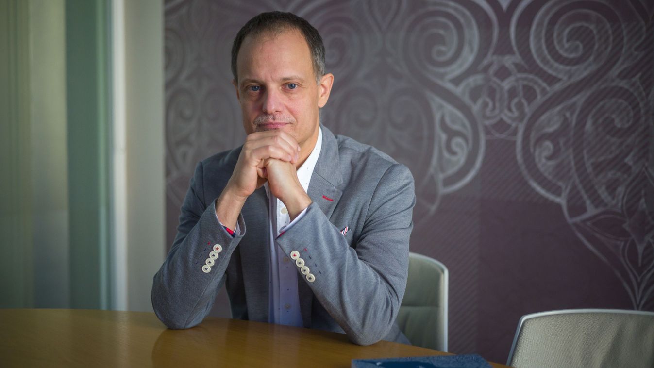 Színházon innen és túl