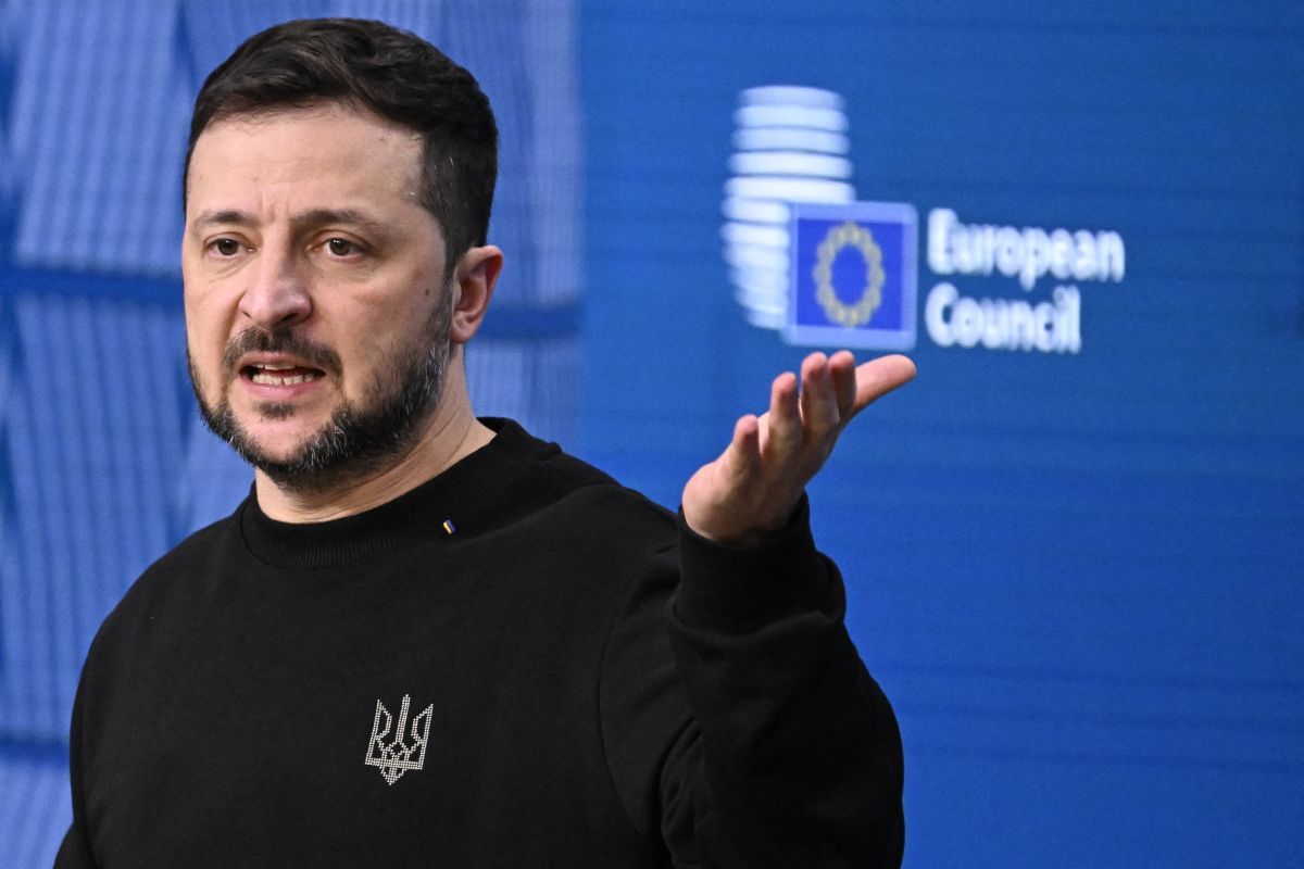 Volodimir Zelenszkij – Ukrajna elnöke már megint a markát tartja