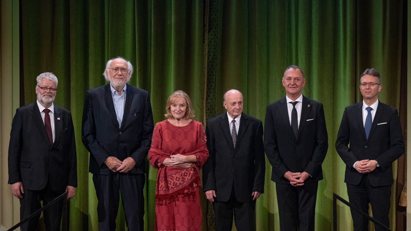 Négy alkotót választottak idén a nemzet művészének