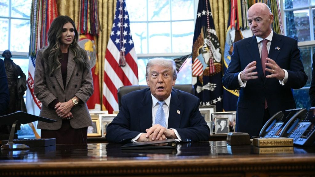 Donald Trump amerikai elnök és Gianni Infantino FIFA-elnök egy washingtoni találkozón, amely előkészíti a 2026-os labdarúgó-világbajnokságot