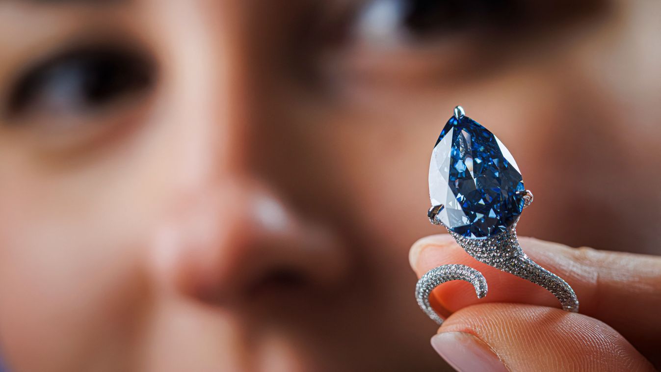 Elképesztő áron kelt el a Mellon Blue kék gyémánt