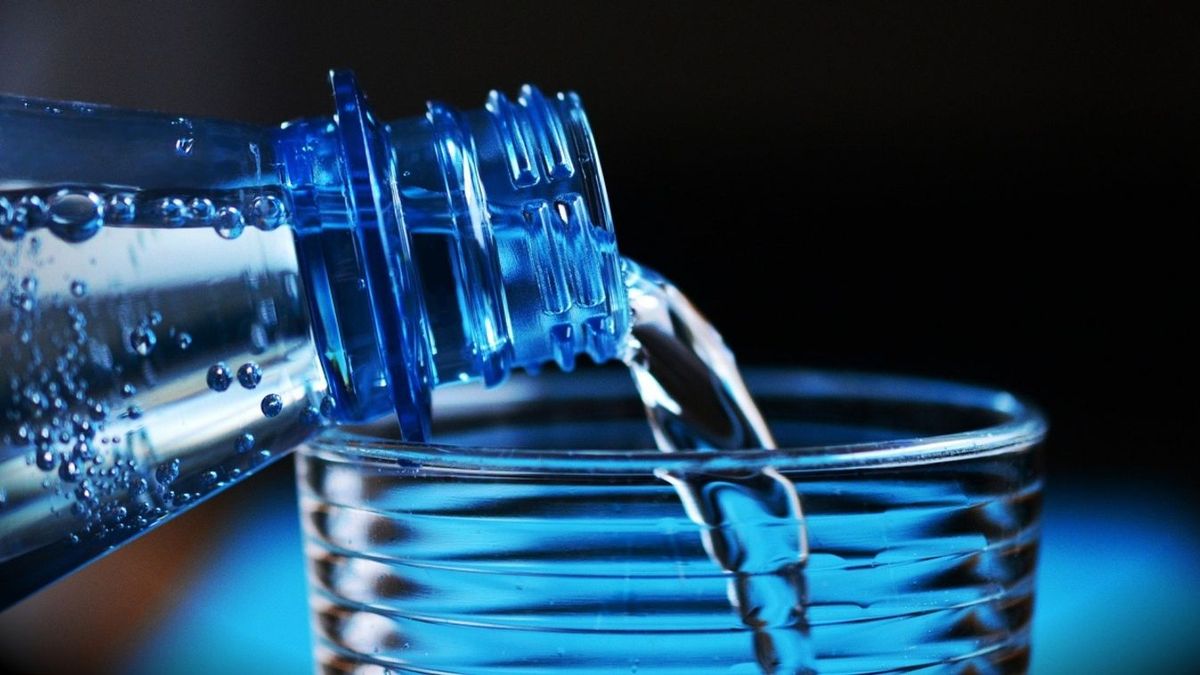 Ha ilyen ásványvizet vett, meg ne igya – a NÉBIH súlyos veszélyre hívta fel a figyelmet