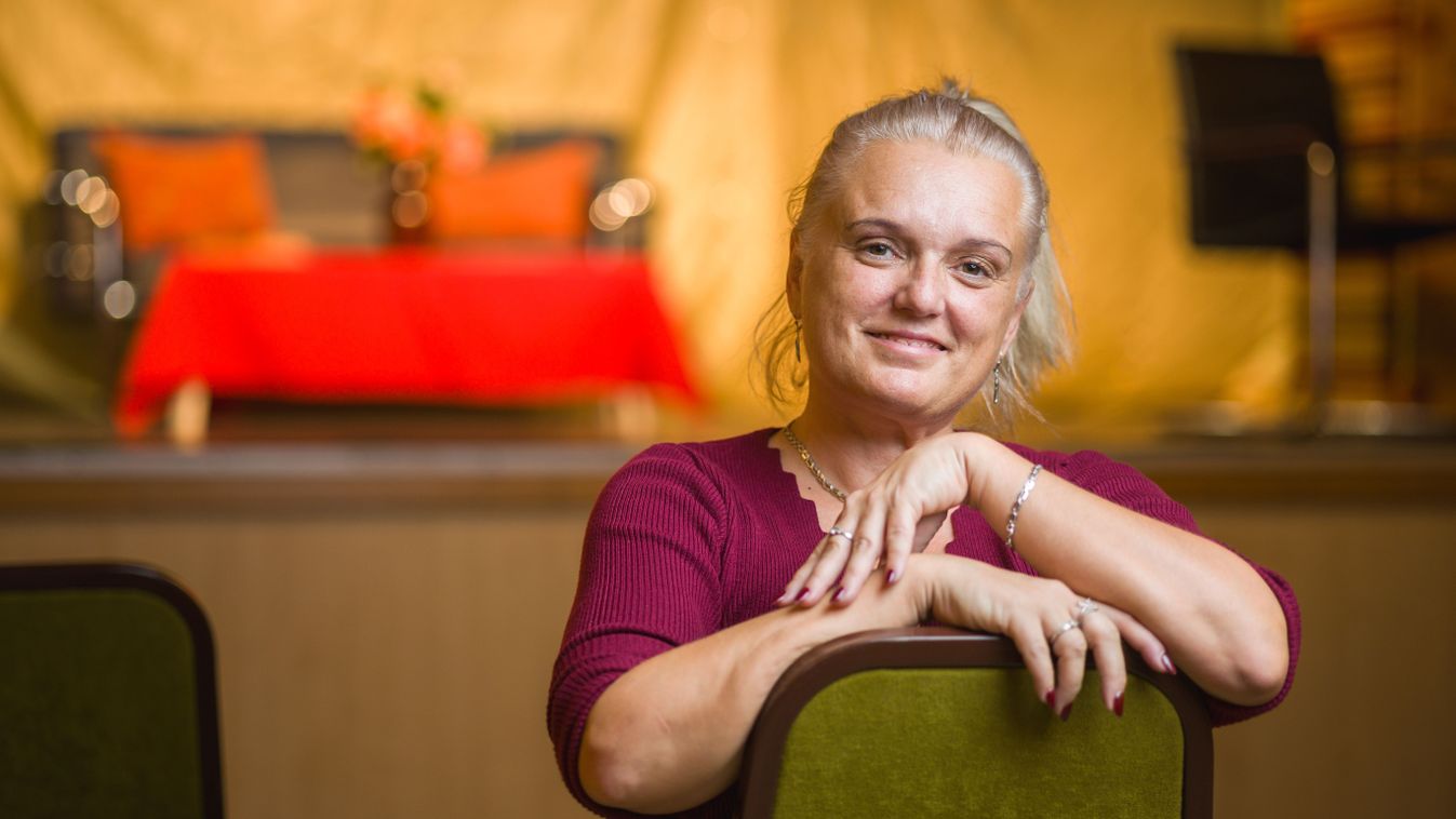 Útra kel a vígjáték