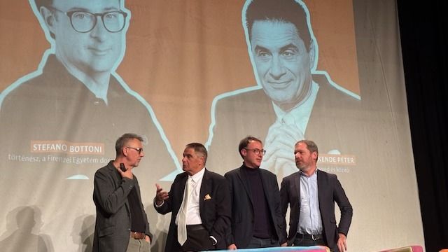 HVG színpadán próbálták „megfejteni”: miért ilyen „karizmatikus” Magyar Péter, és Kende Péterék szerint miért nem az Orbán Viktor