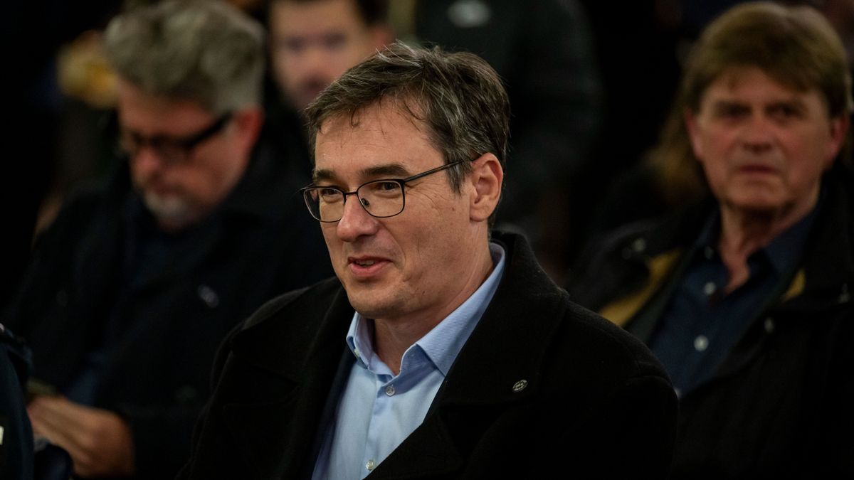 Karácsony továbbra is a kormányra mutogat és a Karmelitánál tüntet