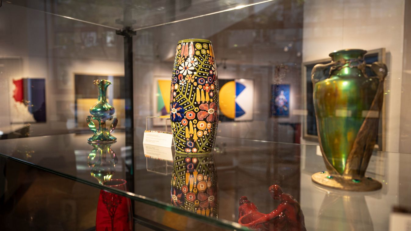 Színkavalkád Zsolnay módra