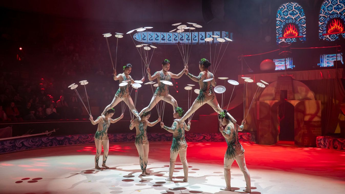 Holle anyó a hófödte porondon