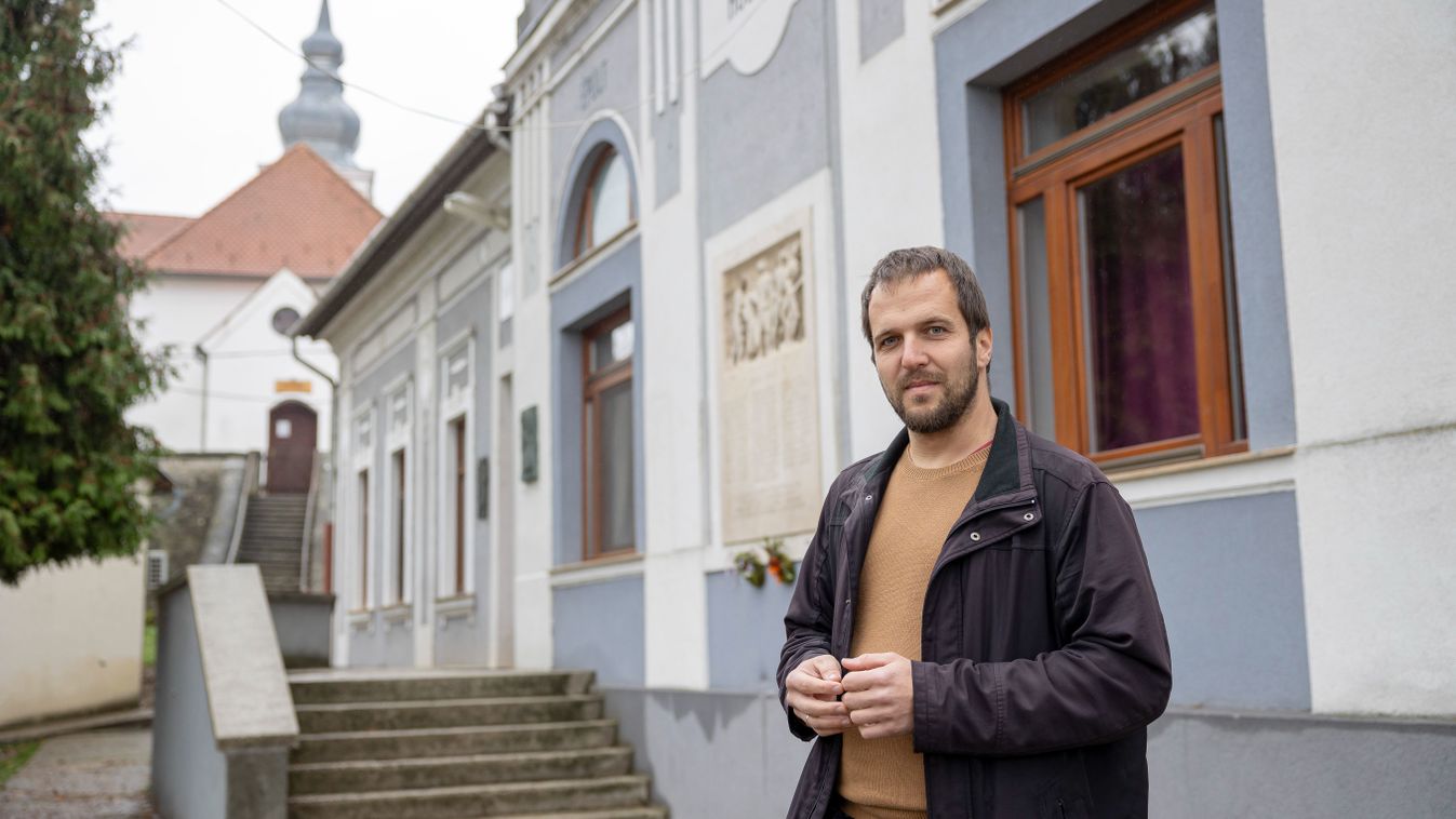 Múltból ered, jövőbe ágazik