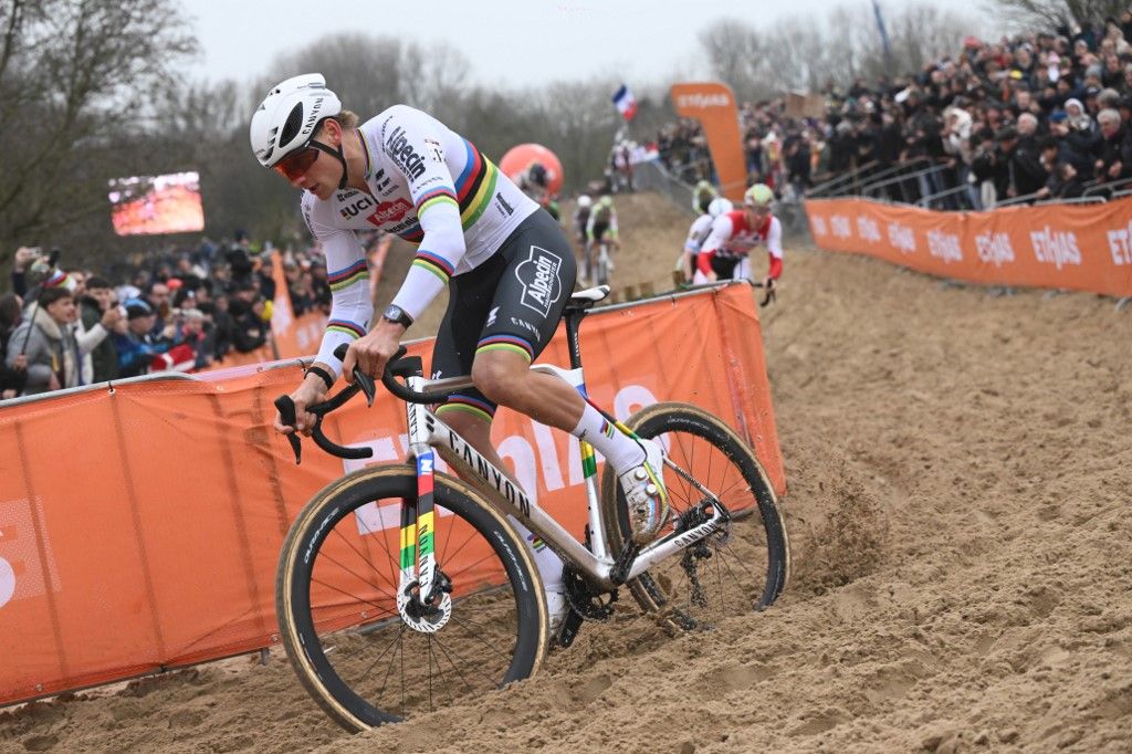 Egy szurkoló miatt kerülhet bajba Van der Poel