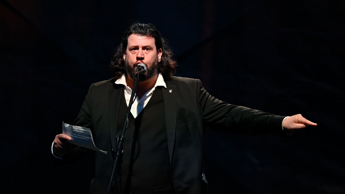 Puzsér Róbert feltalálta a kanálban a mélyedést – mindenki boruljon le előtte!