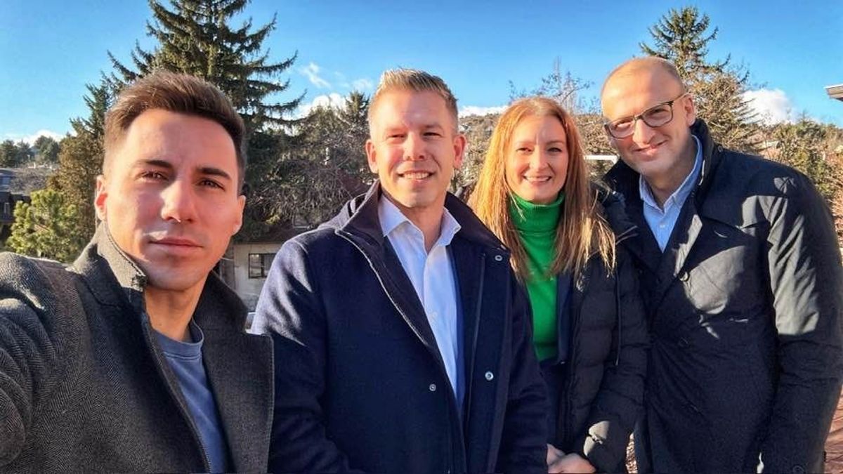 A néha idetévedő szektás gyogyósoknak mondom, hogy ez a jelenet az úgynevezett lepapírozás